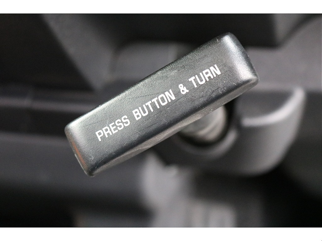 【R2年式/４ナンバー/ディーゼル2WD】★フルセグナビ★ローダウン★ベッドキット★他＊＊全国ご納車OK＊＊