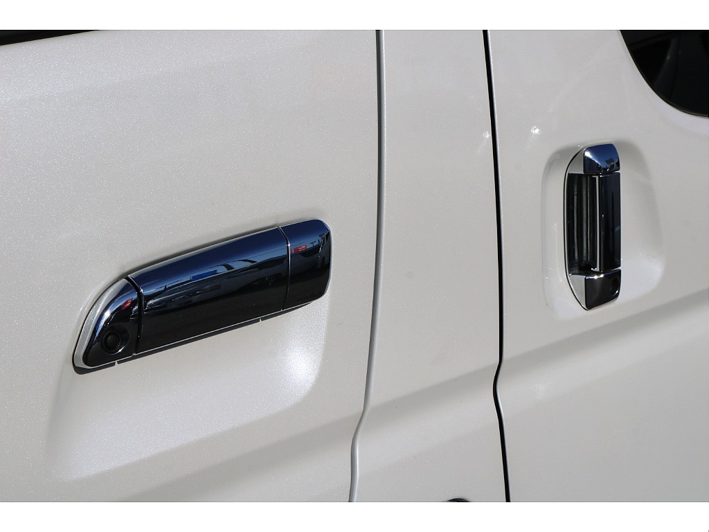 【R6年式/４ナンバー/ディーゼル2WD】ベッドキット☆大画面ナビ☆ローダウン☆全国ご納車OK～＊＊＊＊