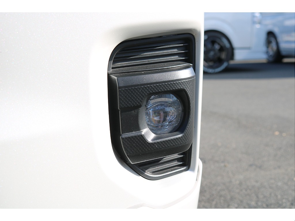 【R6年式/４ナンバー/ディーゼル2WD】ベッドキット☆大画面ナビ☆ローダウン☆全国ご納車OK～＊＊＊＊