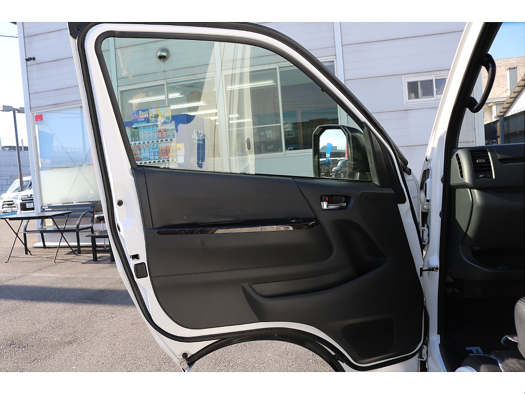 【R6年式/４ナンバー/ディーゼル2WD】ベッドキット☆大画面ナビ☆ローダウン☆全国ご納車OK～＊＊＊＊