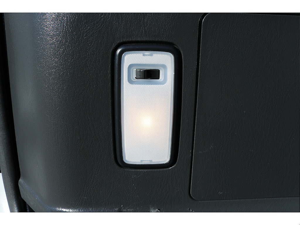 【R6年式/４ナンバー/ディーゼル2WD】ベッドキット☆大画面ナビ☆ローダウン☆全国ご納車OK～＊＊＊＊