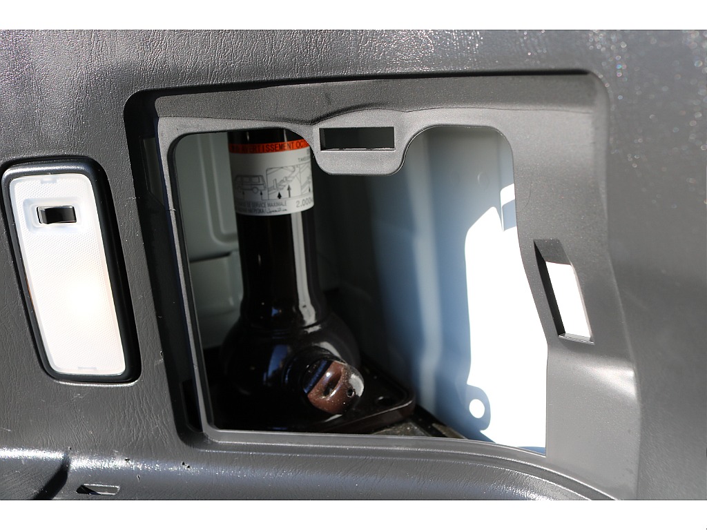 【R6年式/４ナンバー/ディーゼル2WD】ベッドキット☆大画面ナビ☆ローダウン☆全国ご納車OK～＊＊＊＊