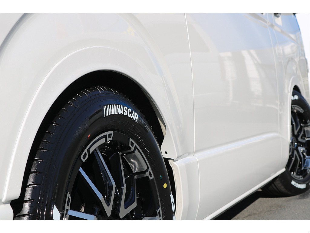 【R6年式/４ナンバー/ディーゼル2WD】ベッドキット☆大画面ナビ☆ローダウン☆全国ご納車OK～＊＊＊＊