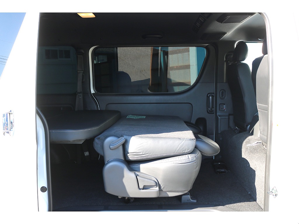 【R6年式/４ナンバー/ディーゼル2WD】ベッドキット☆大画面ナビ☆ローダウン☆全国ご納車OK～＊＊＊＊