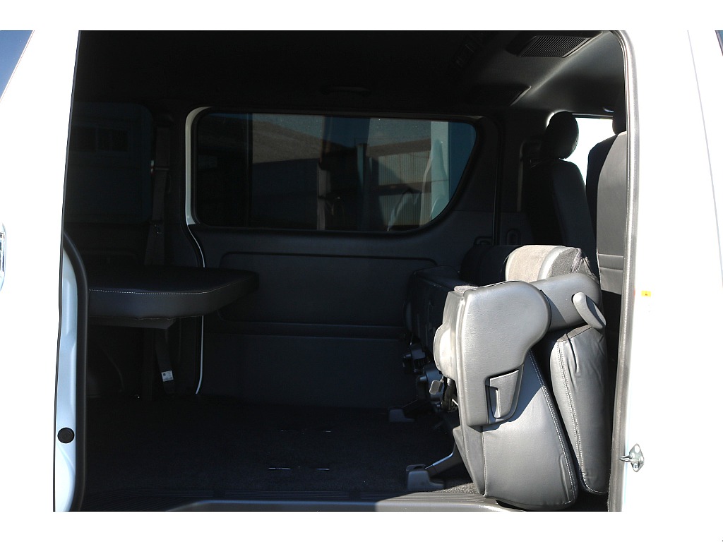 【R6年式/４ナンバー/ディーゼル2WD】ベッドキット☆大画面ナビ☆ローダウン☆全国ご納車OK～＊＊＊＊