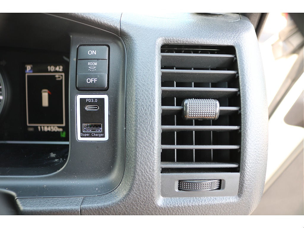 【R3年式/4ナンバー/ディーゼル4WD】オフロードPKG・大画面ナビ・ベッドキット・他＊＊全国ご納車OK～＊＊