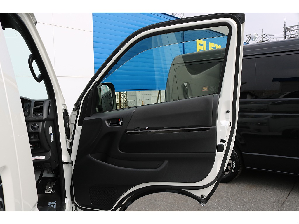 【R2年式/４ナンバー/ディーゼル4WD】★大画面ナビ★寒冷地仕様★ベッドキット★他＊＊全国ご納車OK＊＊