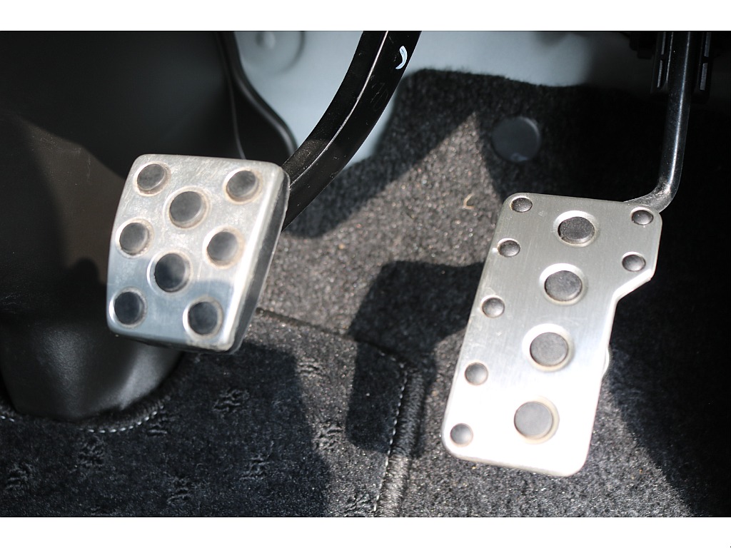 【R2年式/４ナンバー/ディーゼル4WD】★大画面ナビ★寒冷地仕様★ベッドキット★他＊＊全国ご納車OK＊＊