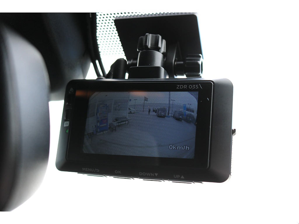 【R2年式/４ナンバー/ディーゼル4WD】★大画面ナビ★寒冷地仕様★ベッドキット★他＊＊全国ご納車OK＊＊