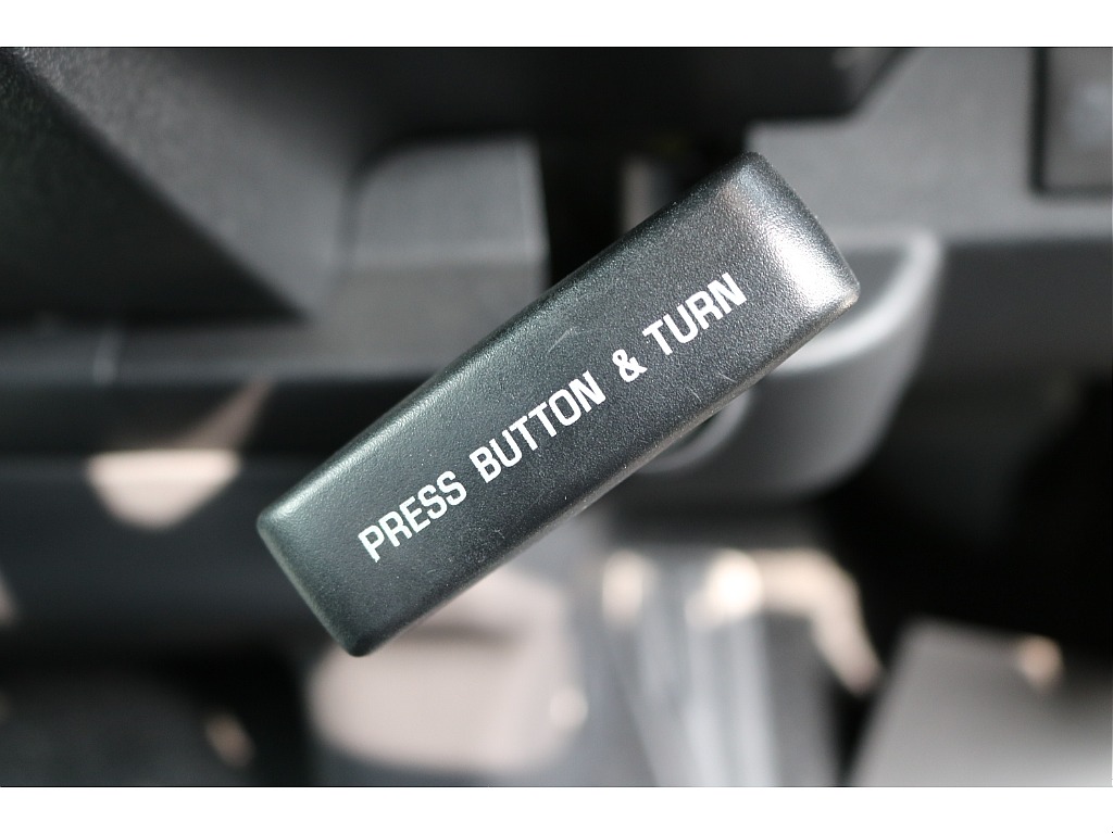 【R2年式/４ナンバー/ディーゼル4WD】★大画面ナビ★寒冷地仕様★ベッドキット★他＊＊全国ご納車OK＊＊