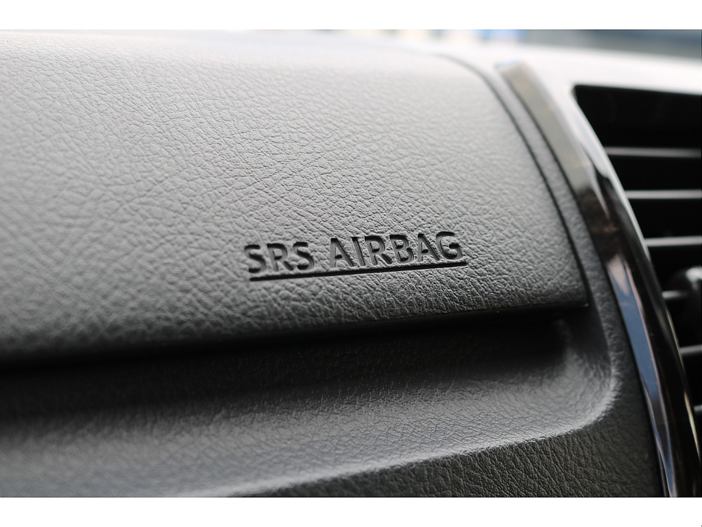 【R2年式/４ナンバー/ディーゼル4WD】★大画面ナビ★寒冷地仕様★ベッドキット★他＊＊全国ご納車OK＊＊