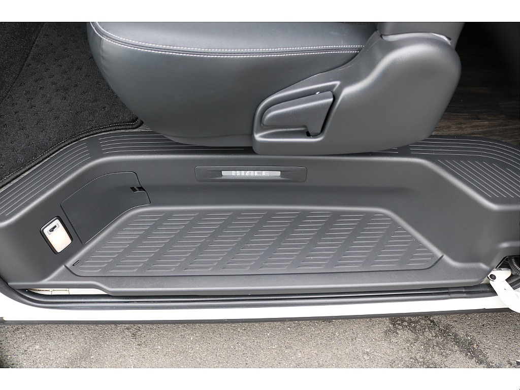 【R2年式/４ナンバー/ディーゼル4WD】★大画面ナビ★寒冷地仕様★ベッドキット★他＊＊全国ご納車OK＊＊