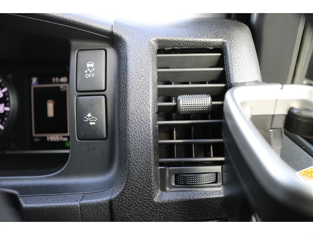 トヨタ ハイエースバン(28枚目)