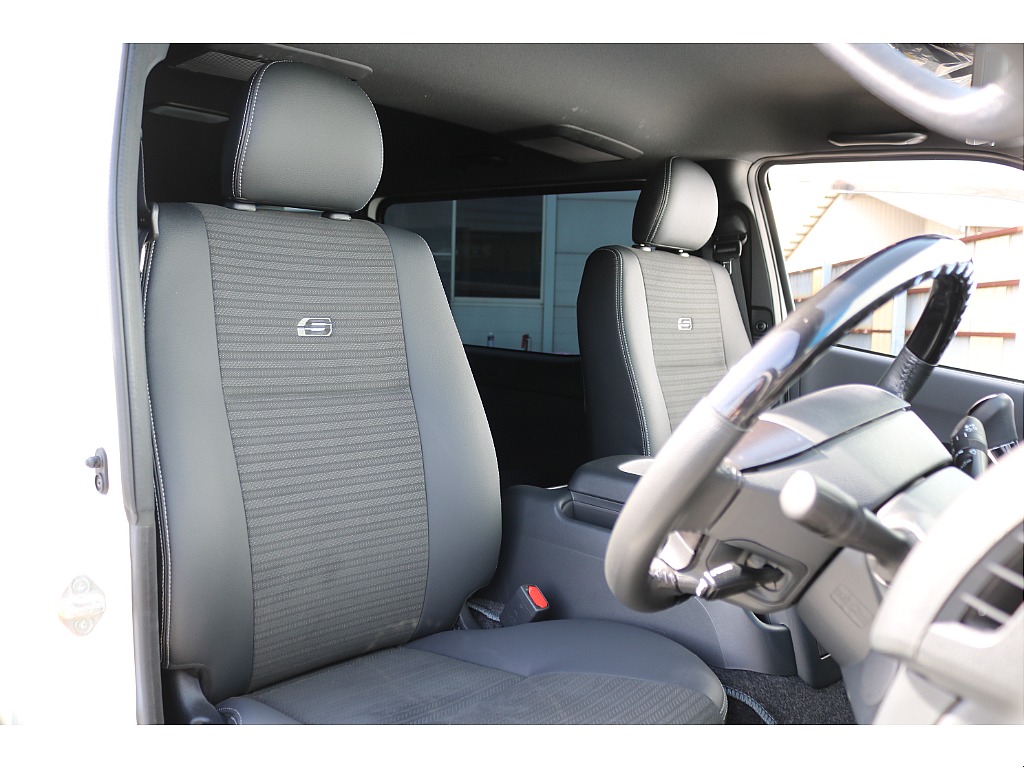 トヨタ ハイエースバン(32枚目)