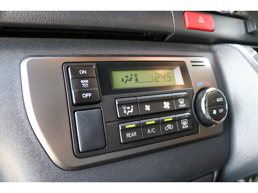 トヨタ ハイエースバン(34枚目)