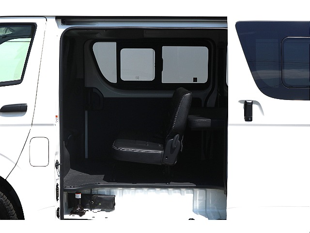 【新車9型/4ナンバー/ガソリン2WD】お買い得なDX★6人乗り★ベッドキット★カスタムコンプリート★＊＊全国ご納車OK＊＊