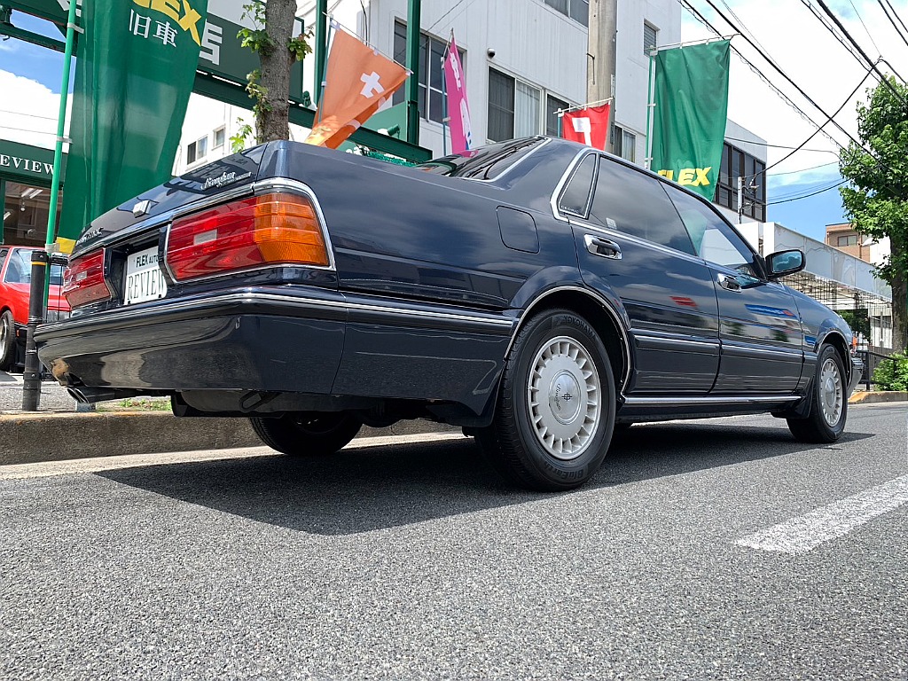 日産 セドリック 4ドアHT(5枚目)