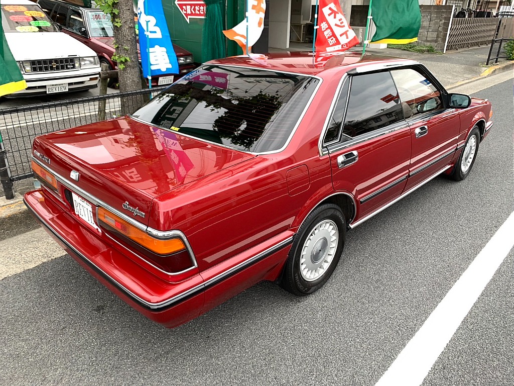 日産 グロリア４ドアHT(4枚目)