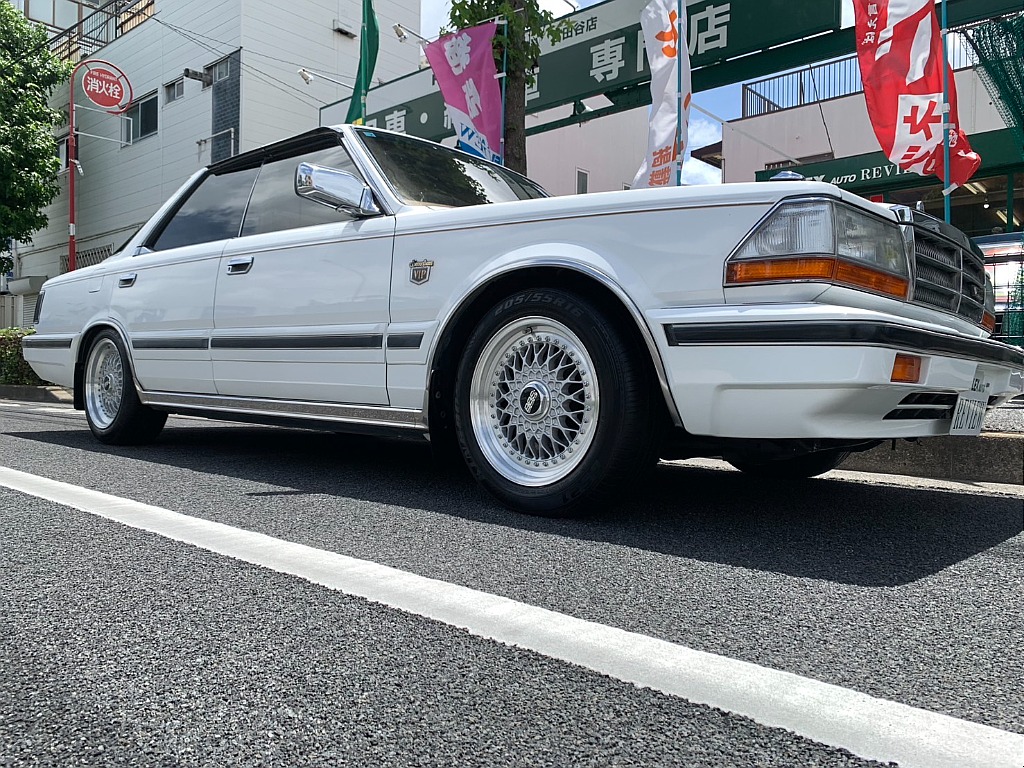 日産 グロリア ４ドアＨＴ(3枚目)
