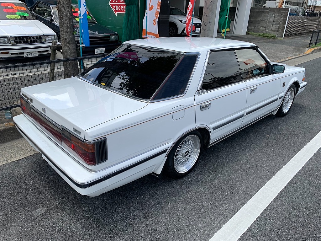 日産 グロリア ４ドアＨＴ(4枚目)