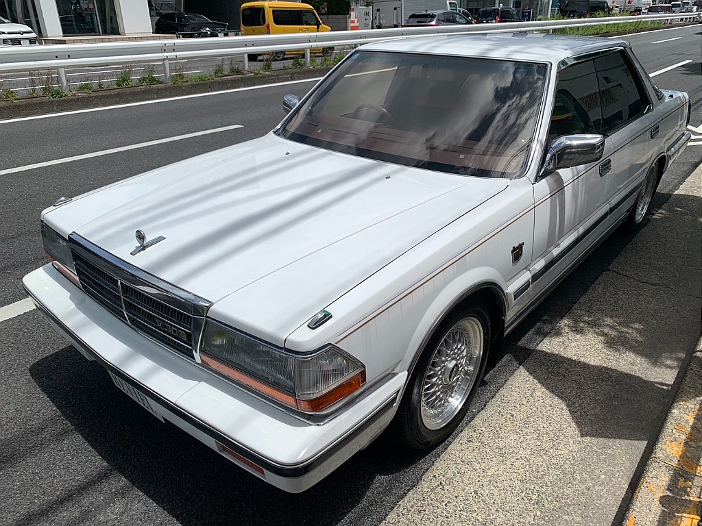 日産 グロリア ４ドアＨＴ(8枚目)