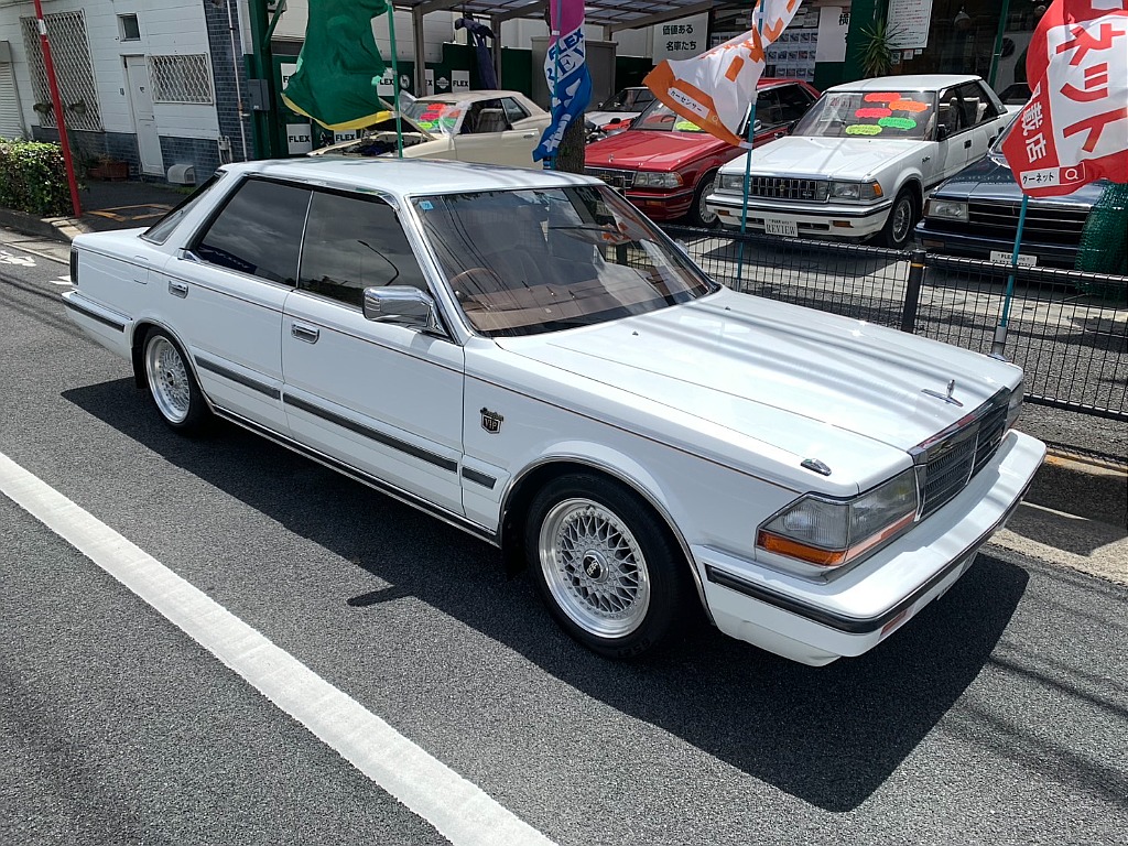 日産 グロリア ４ドアＨＴ(1枚目)