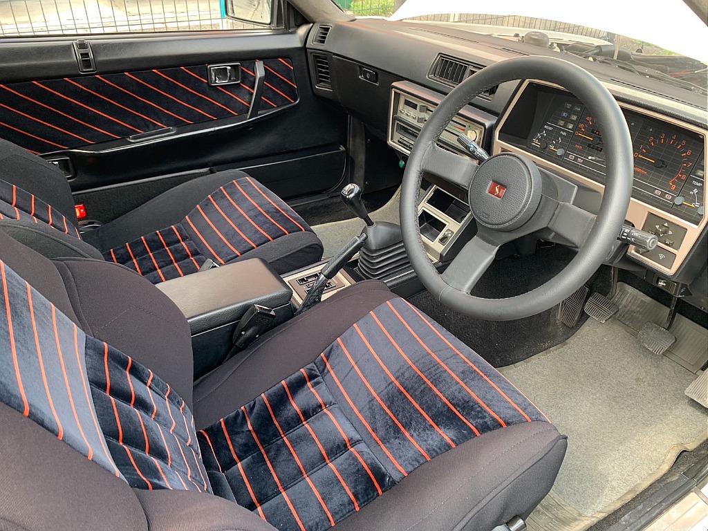 日産 スカイライン2ドアHT(15枚目)