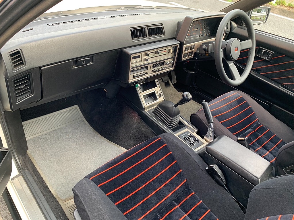 日産 スカイライン2ドアHT(19枚目)