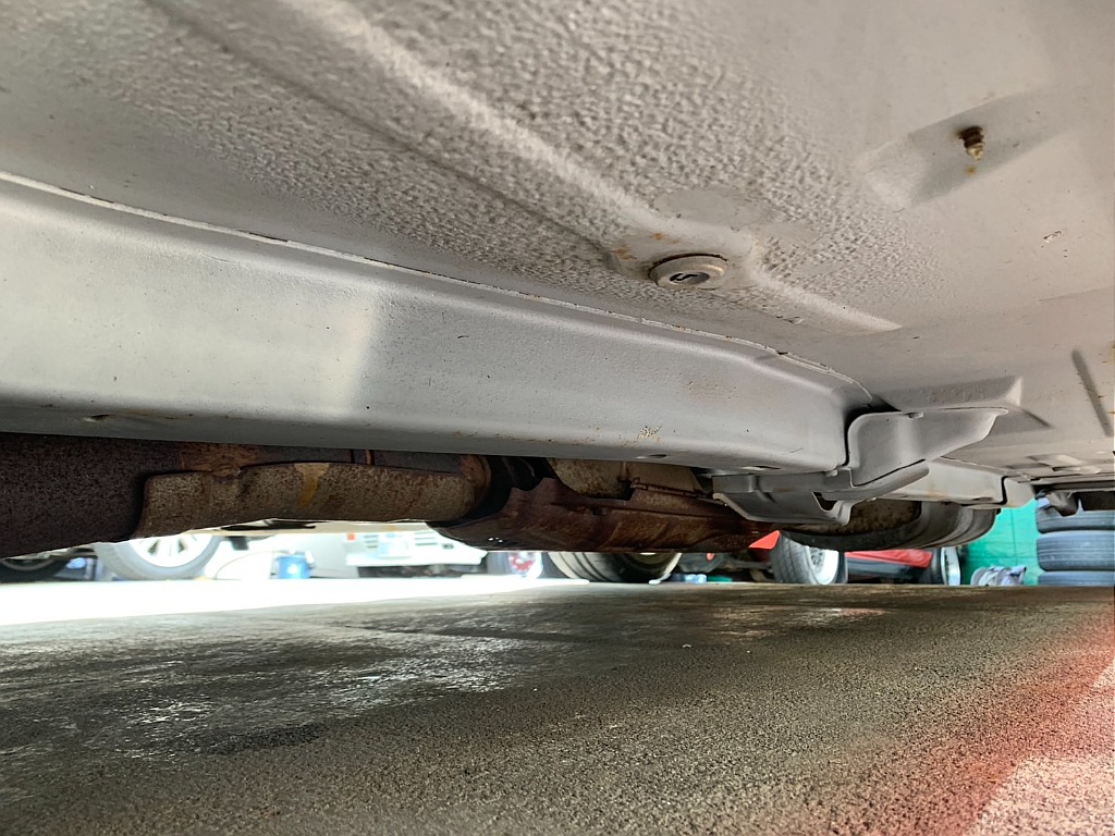 日産 グロリア4ドアHT(12枚目)