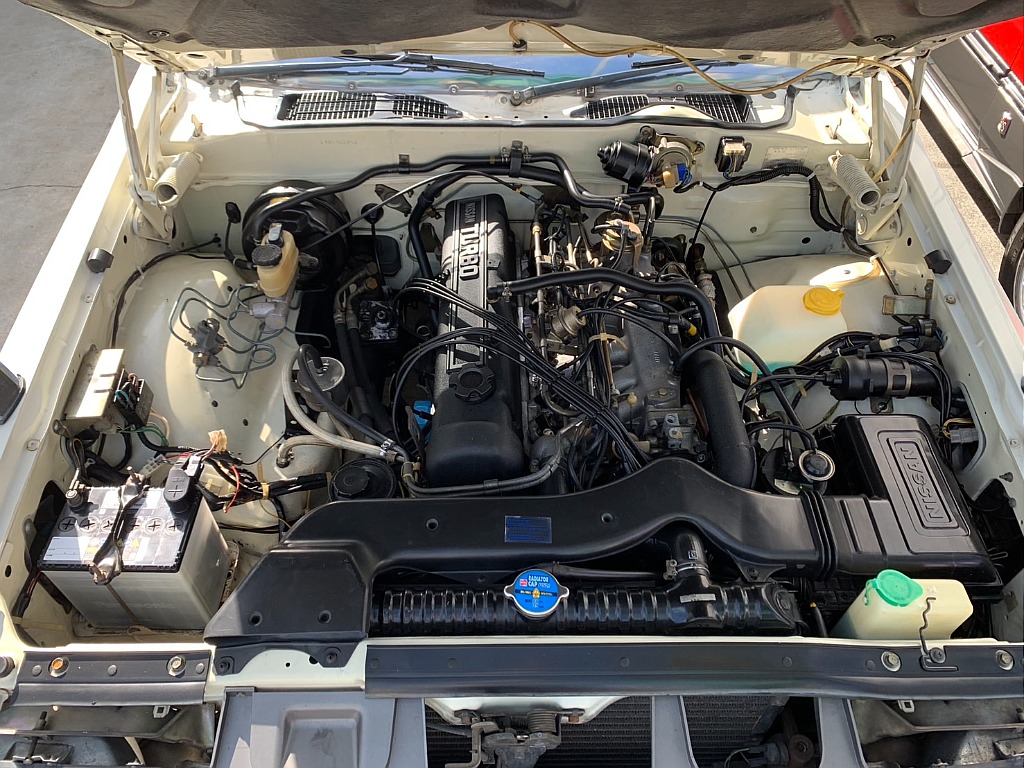 日産 グロリア4ドアHT(13枚目)