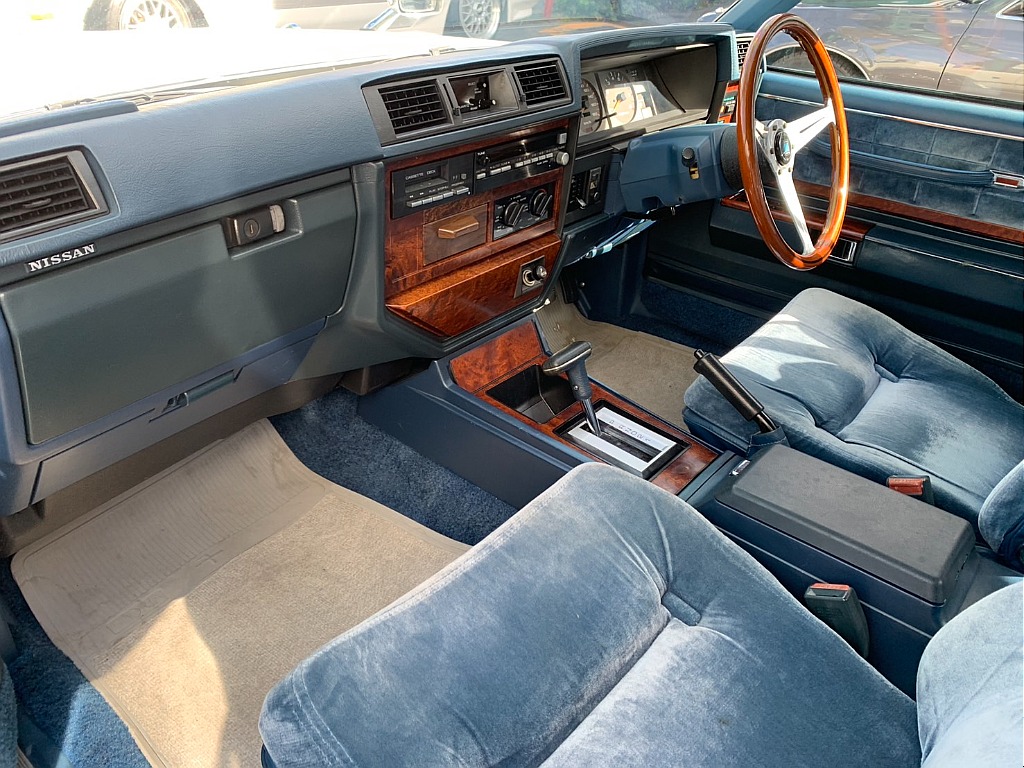 日産 グロリア4ドアHT(18枚目)