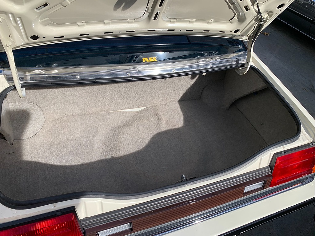 日産 グロリア4ドアHT(20枚目)