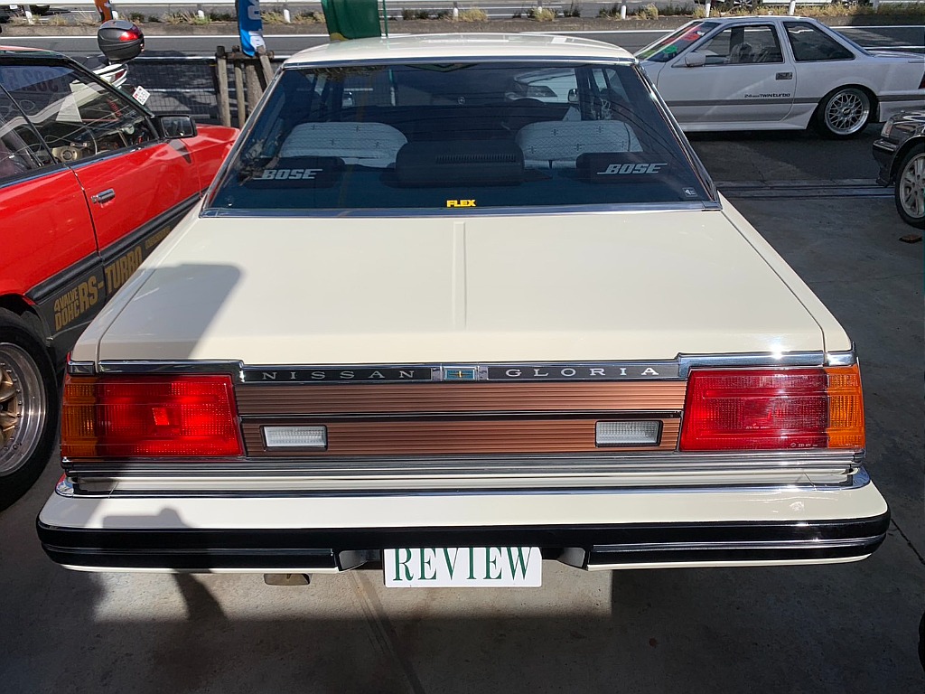 日産 グロリア4ドアHT(6枚目)