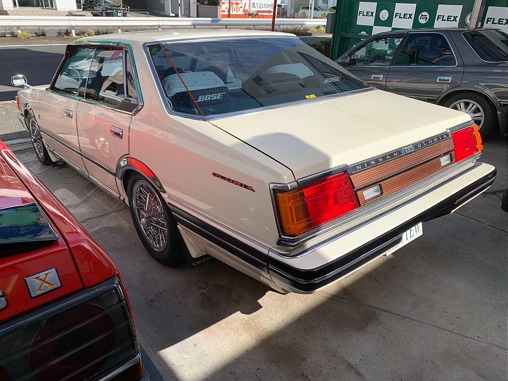 日産 グロリア4ドアHT(8枚目)