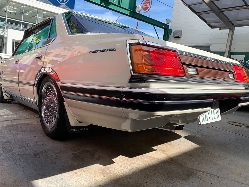 日産 グロリア4ドアHT(9枚目)