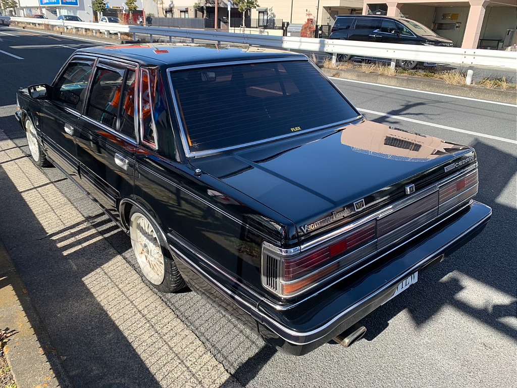 日産 セドリック4ドアセダン(11枚目)