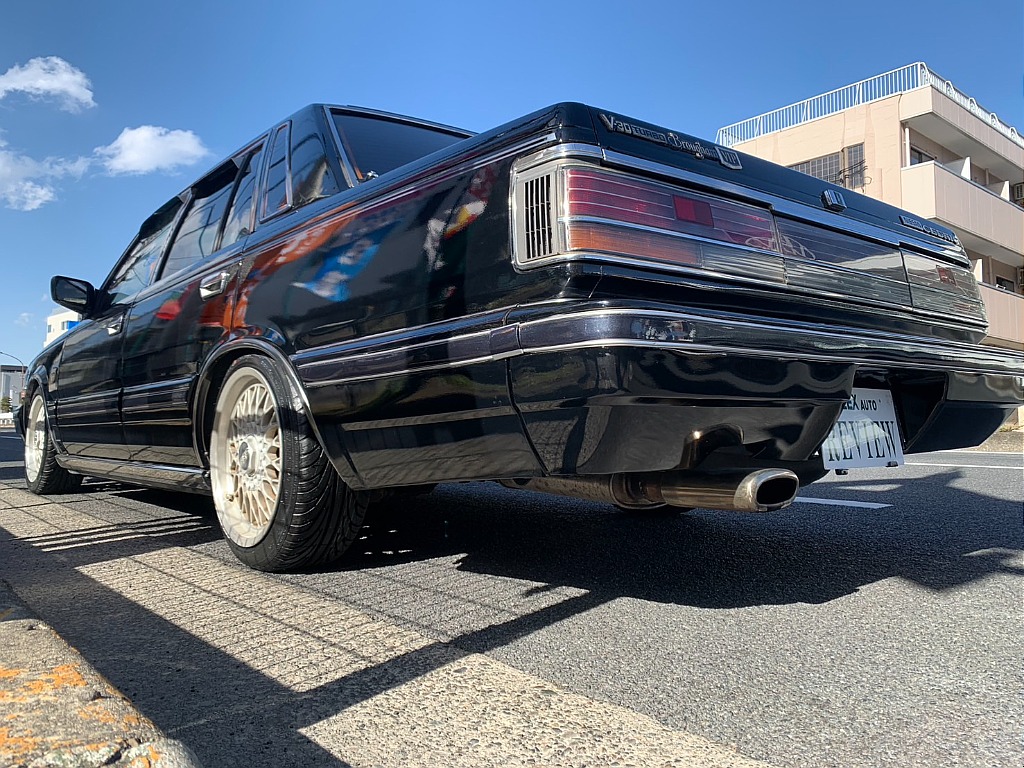 日産 セドリック4ドアセダン(12枚目)