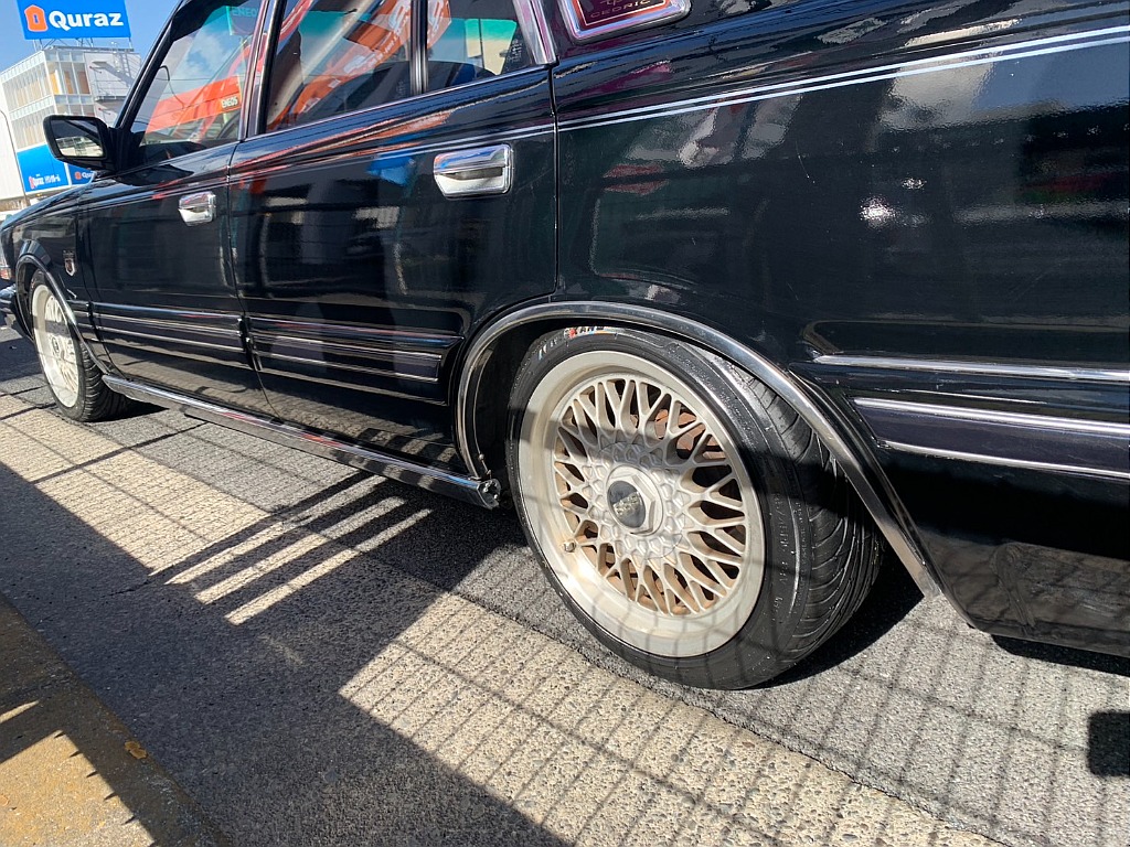 日産 セドリック4ドアセダン(13枚目)