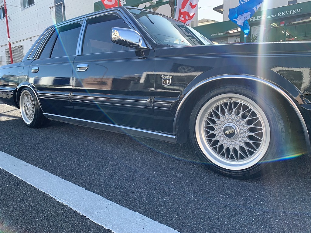 日産 セドリック4ドアセダン(5枚目)