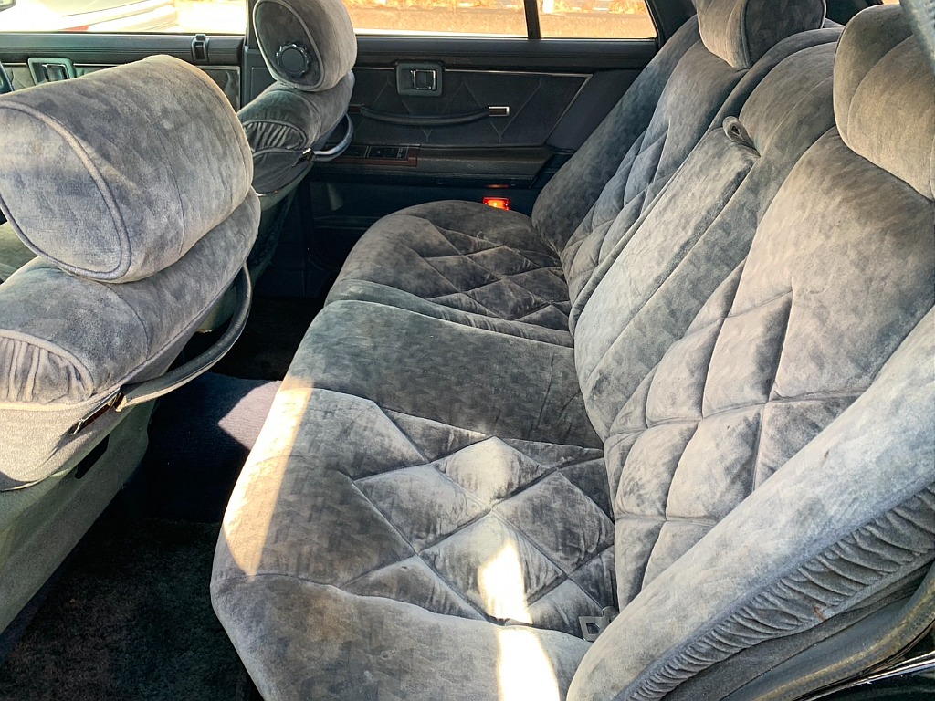 日産 セドリック4ドアセダン(44枚目)