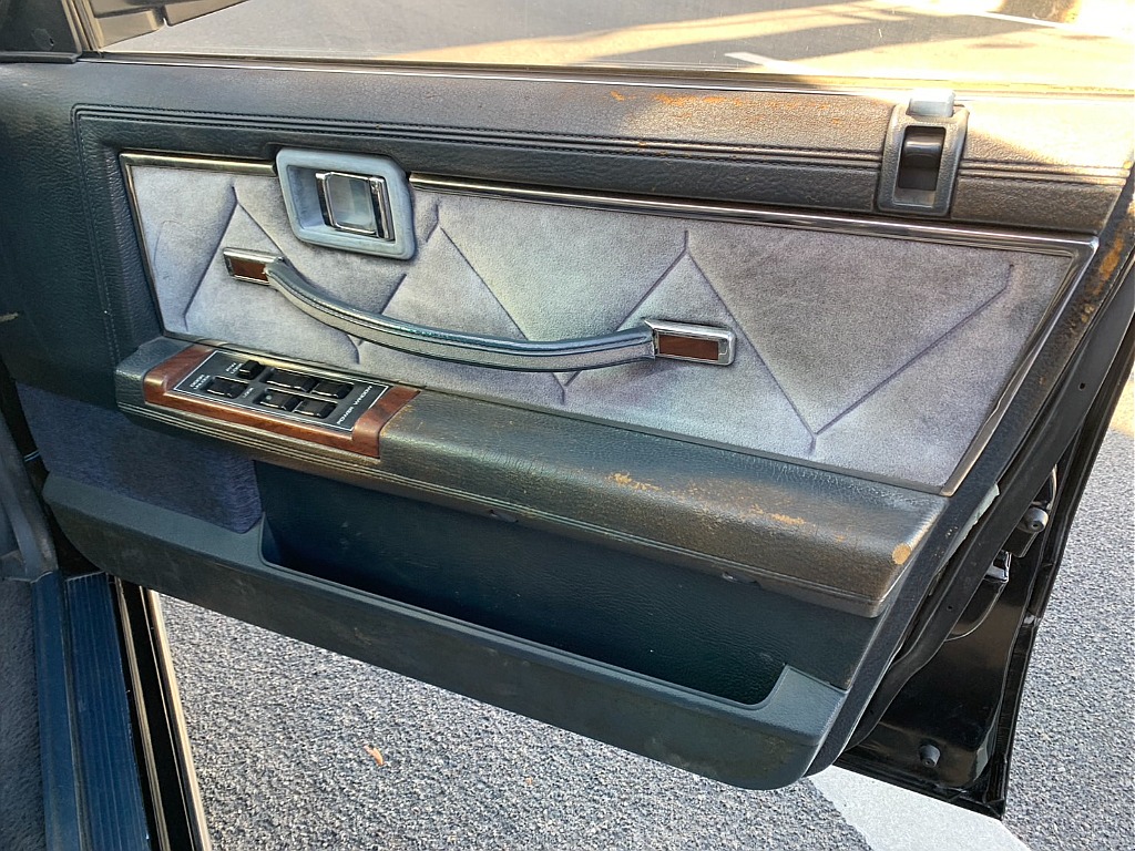 日産 セドリック4ドアセダン(49枚目)