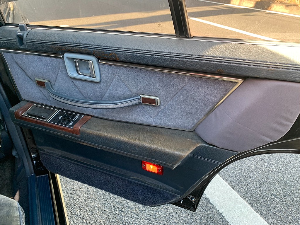 日産 セドリック4ドアセダン(50枚目)