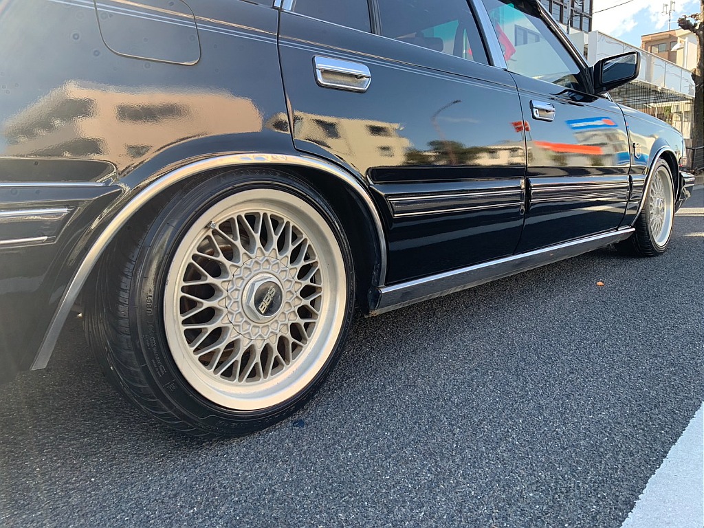 日産 セドリック4ドアセダン(6枚目)