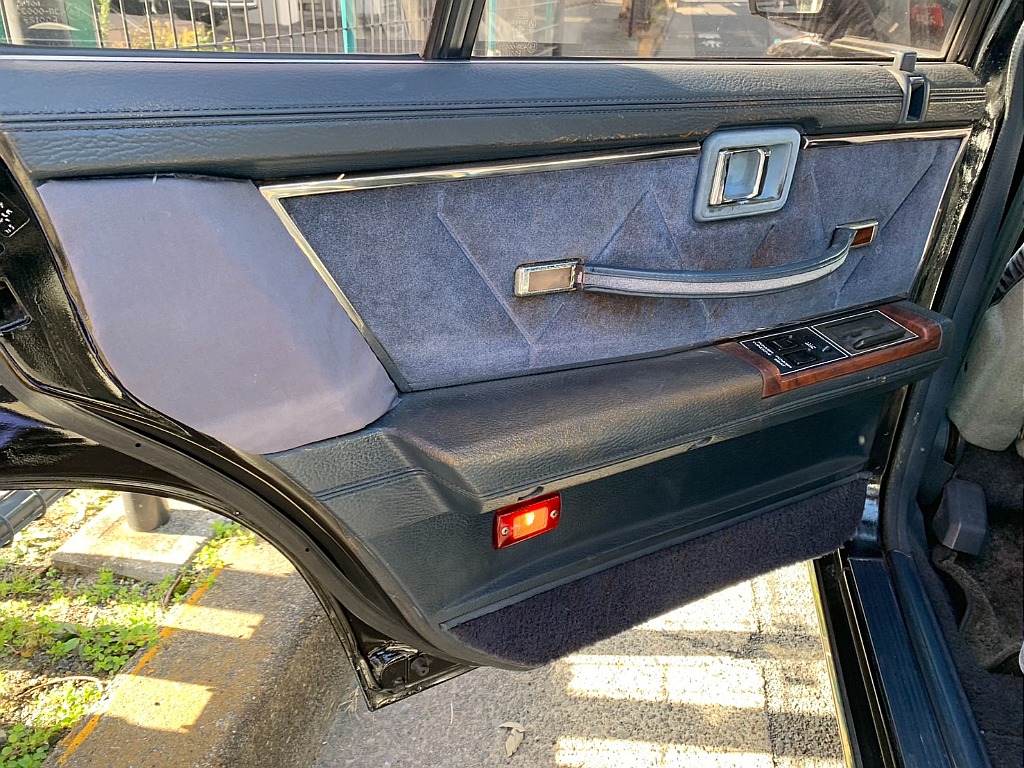 日産 セドリック4ドアセダン(51枚目)