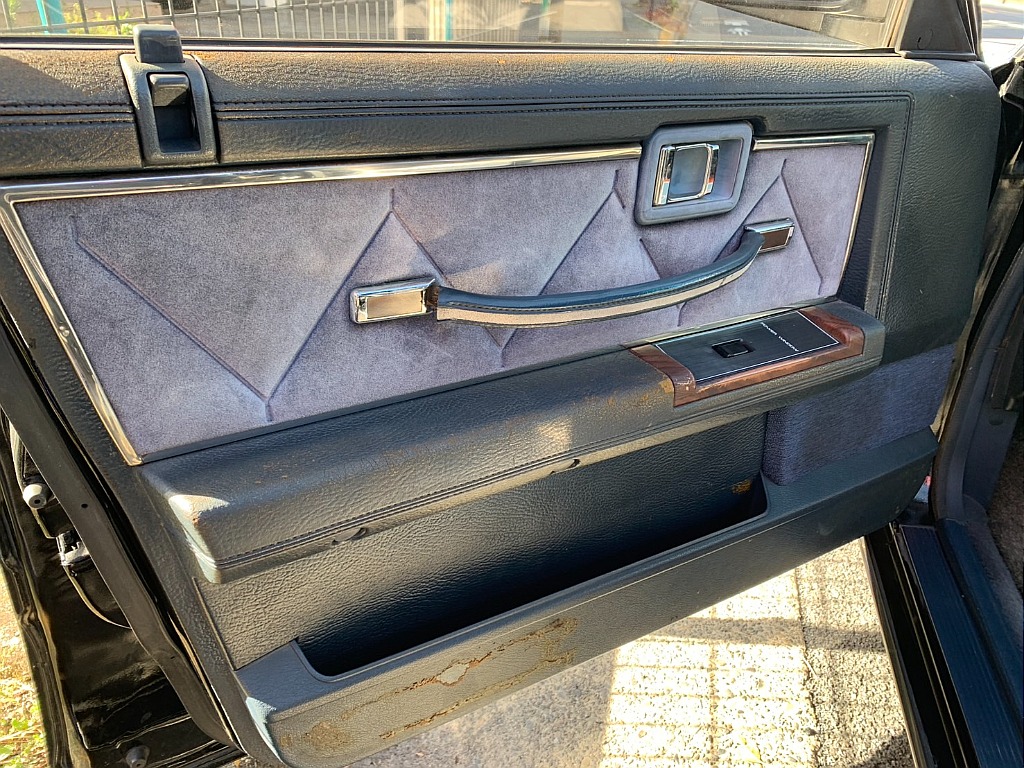 日産 セドリック4ドアセダン(52枚目)