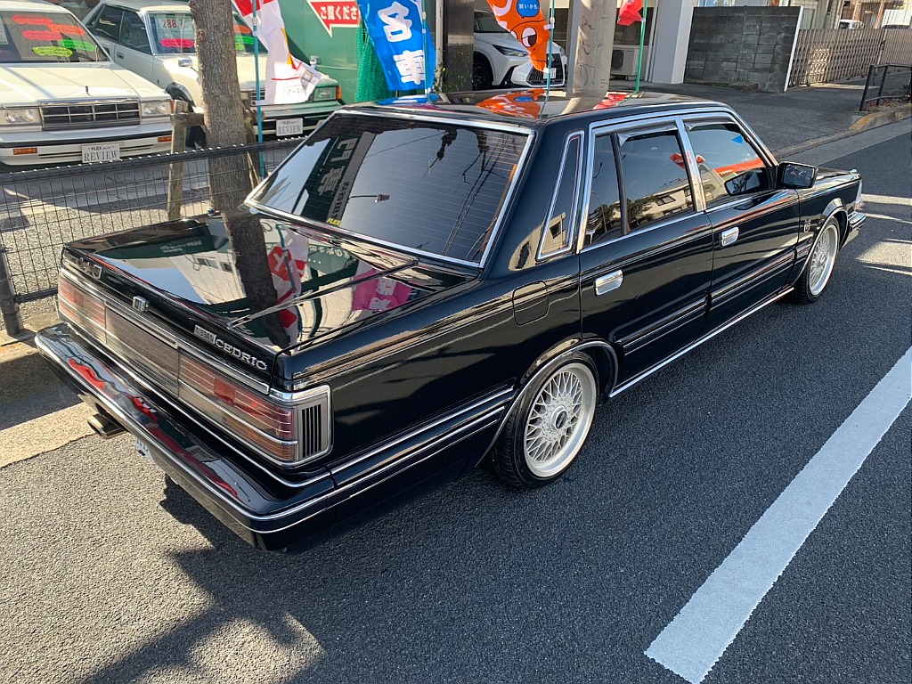 日産 セドリック4ドアセダン(7枚目)