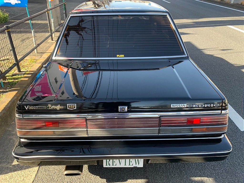 日産 セドリック4ドアセダン(9枚目)