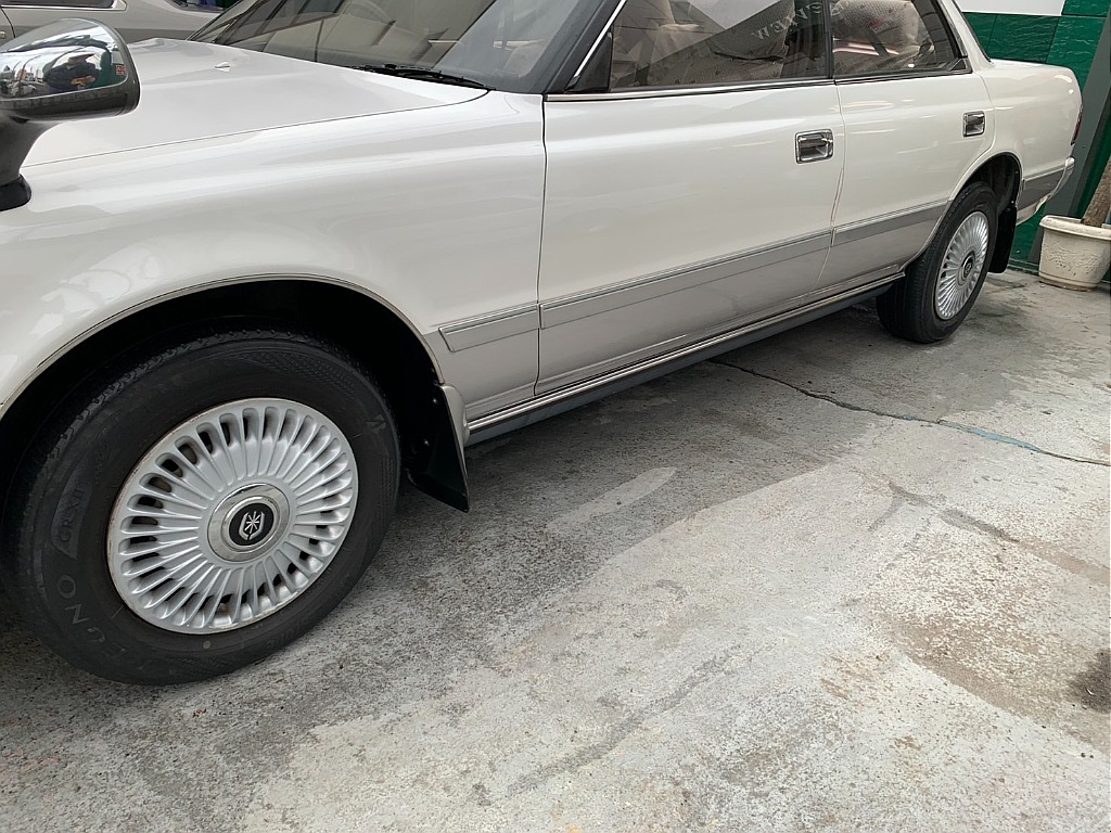 トヨタ マークⅡ4ドアHT(14枚目)