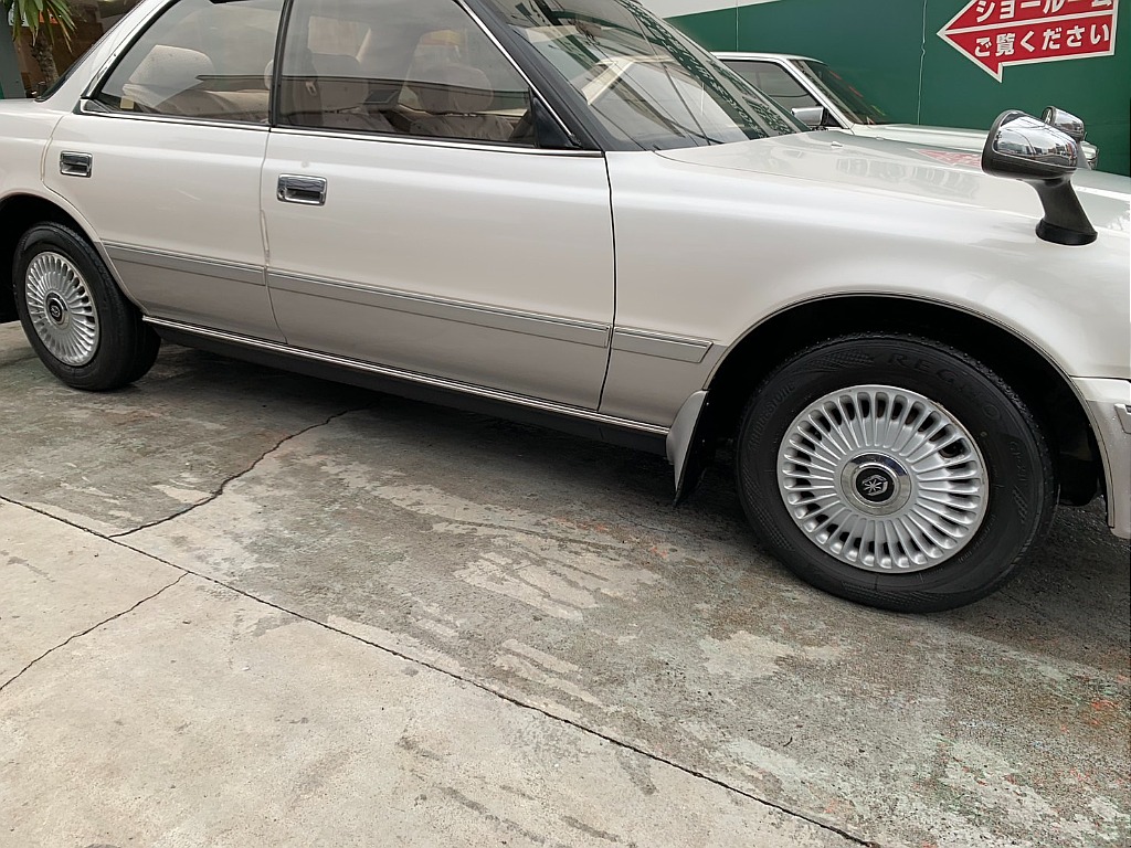 トヨタ マークⅡ4ドアHT(5枚目)