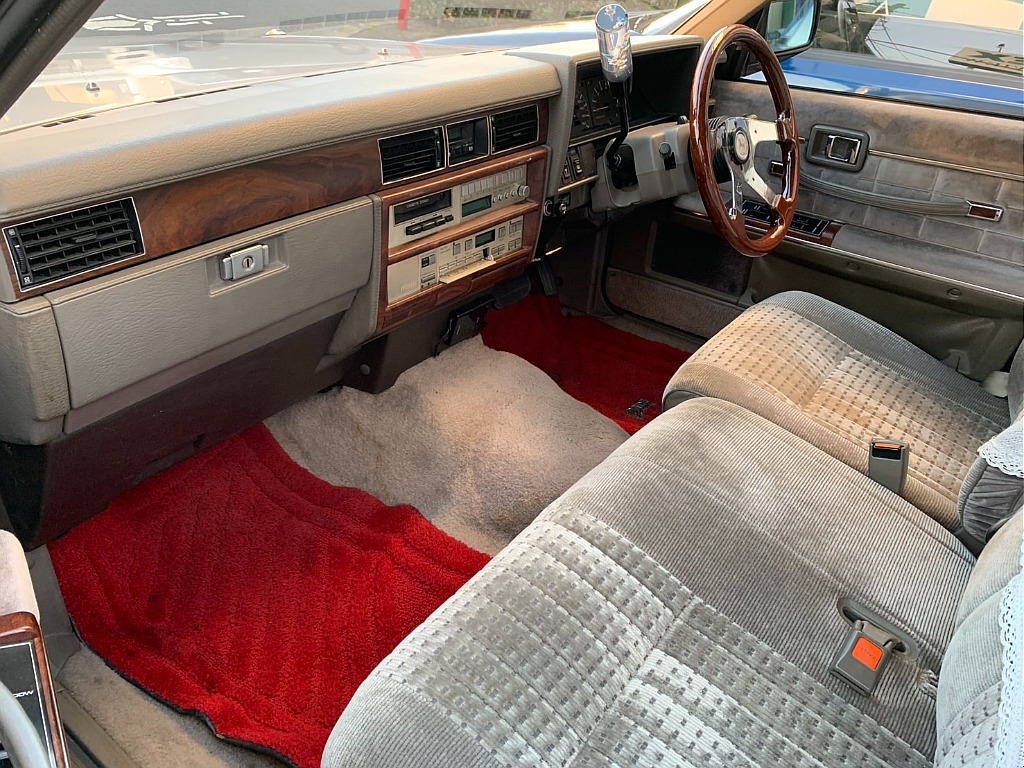 日産 グロリア４ドアHT(18枚目)